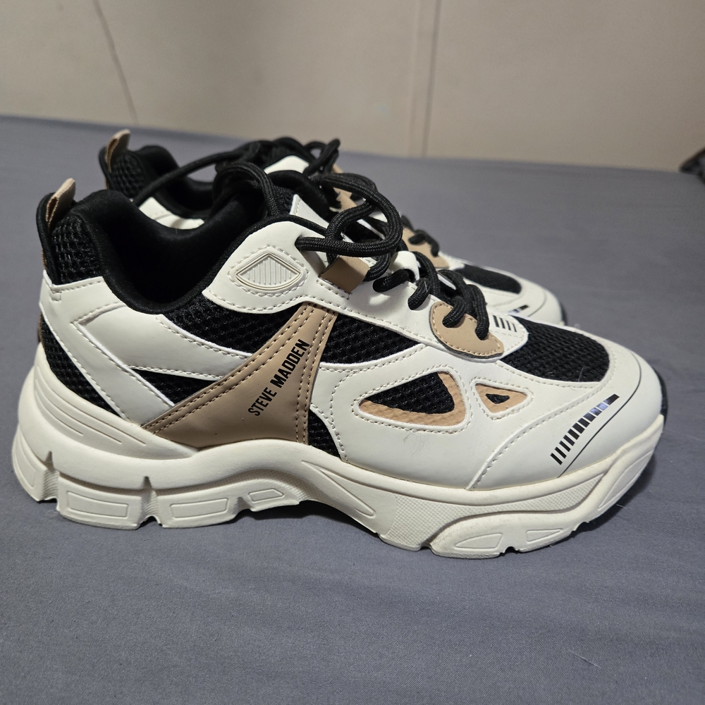 Steve Madden Women's Black and Cream Sneakers